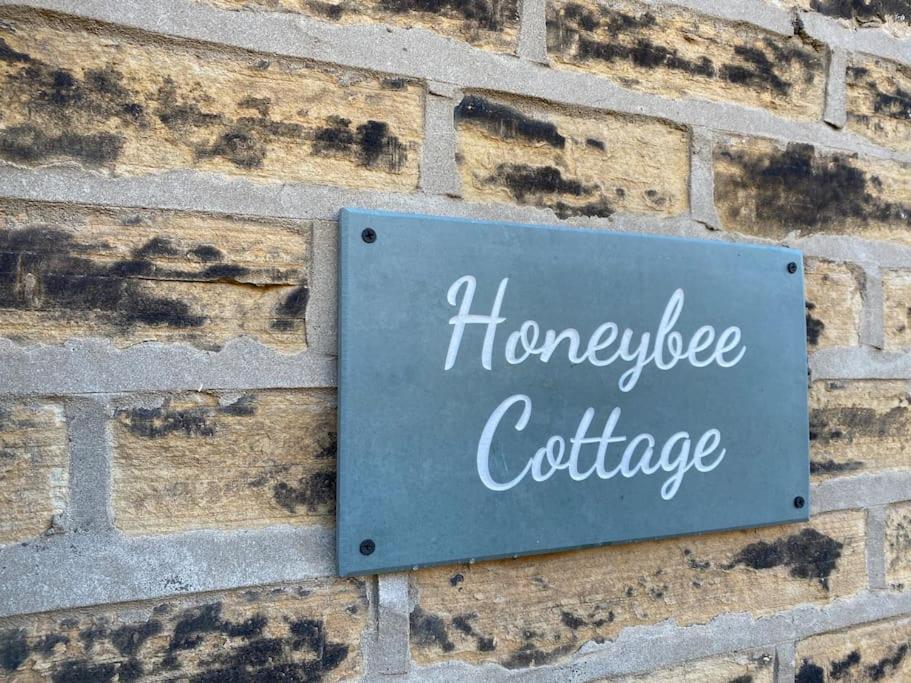 Honeybee Cottage, With A Log Fire & A Hot Tub. Bradford  Exteriér fotografie